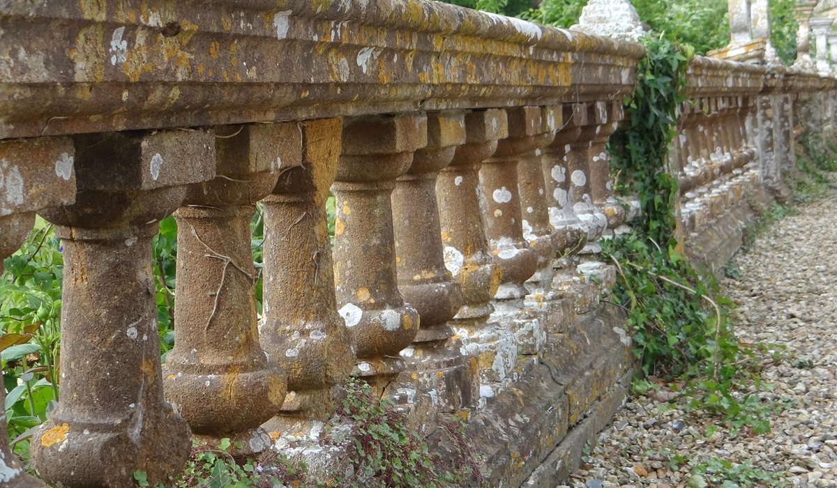 A Guide to Restoring Decorative Wall Panelling